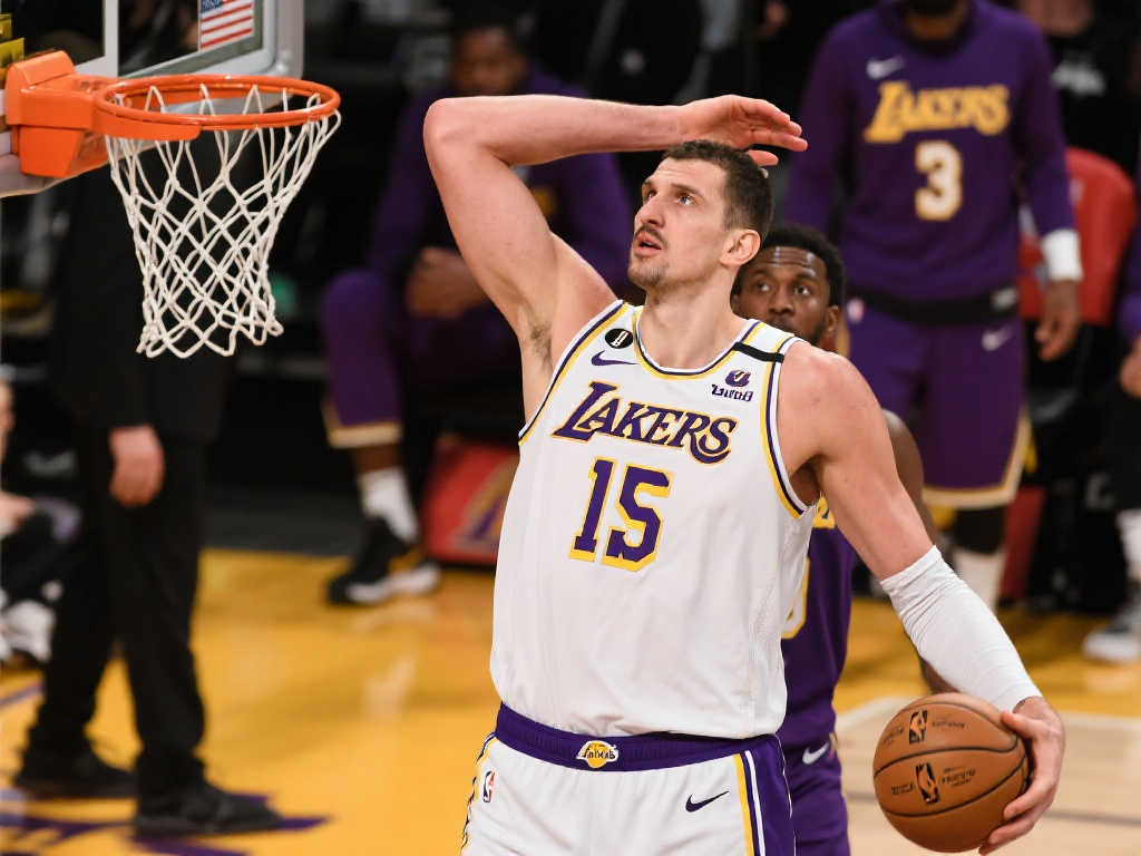 巴斯托尼与 巴斯托尼与